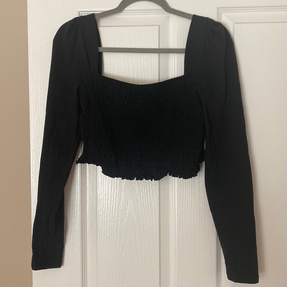 Puff sleeve crop top in black